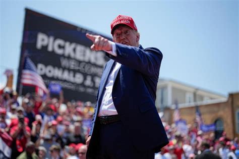 Trump’s South Carolina rally attracted a massive crowd in heavily Republican area